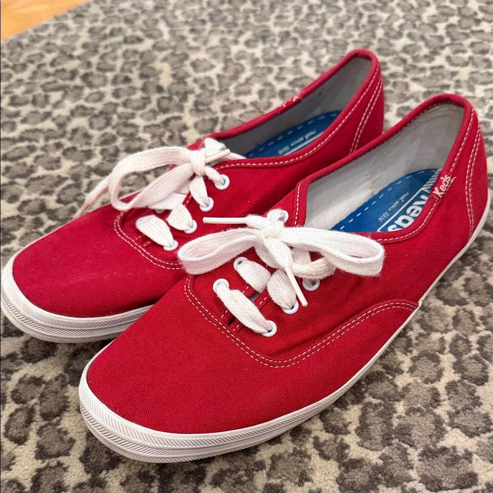 Keds Red Canvas Lace-Up Sneakers with White Soles women’s size 8 L❤️❤️K!